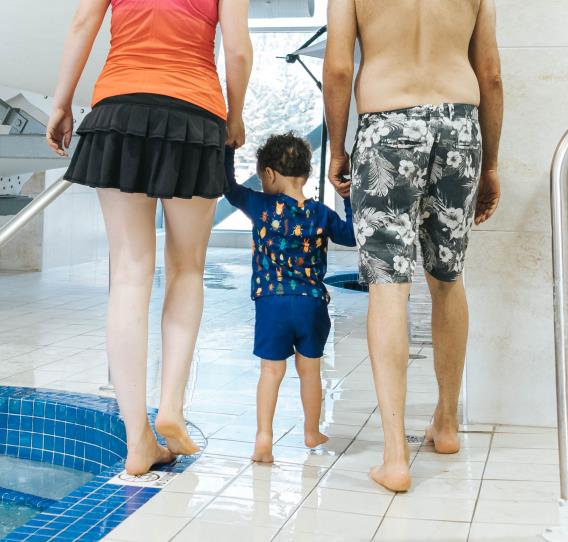 Family-Swimming
