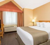 canmore inn & suites deluxe one queen room